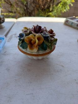 Vintage Italian Capodimonte Porcelain Covered Bowl Featuring Intricate, Hand-Sculpted Flowers