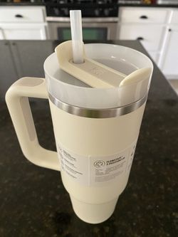 Stanley Quencher H2.0 Flowstate Tumbler 30oz Rose Quartz for Sale in  Corvallis, OR - OfferUp