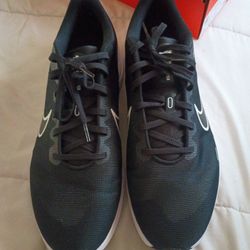 Nike Downshift 12 Size 11 New 