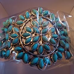 Very Elegant Turquoises Color Bracelet On Silver Metal Underlying 