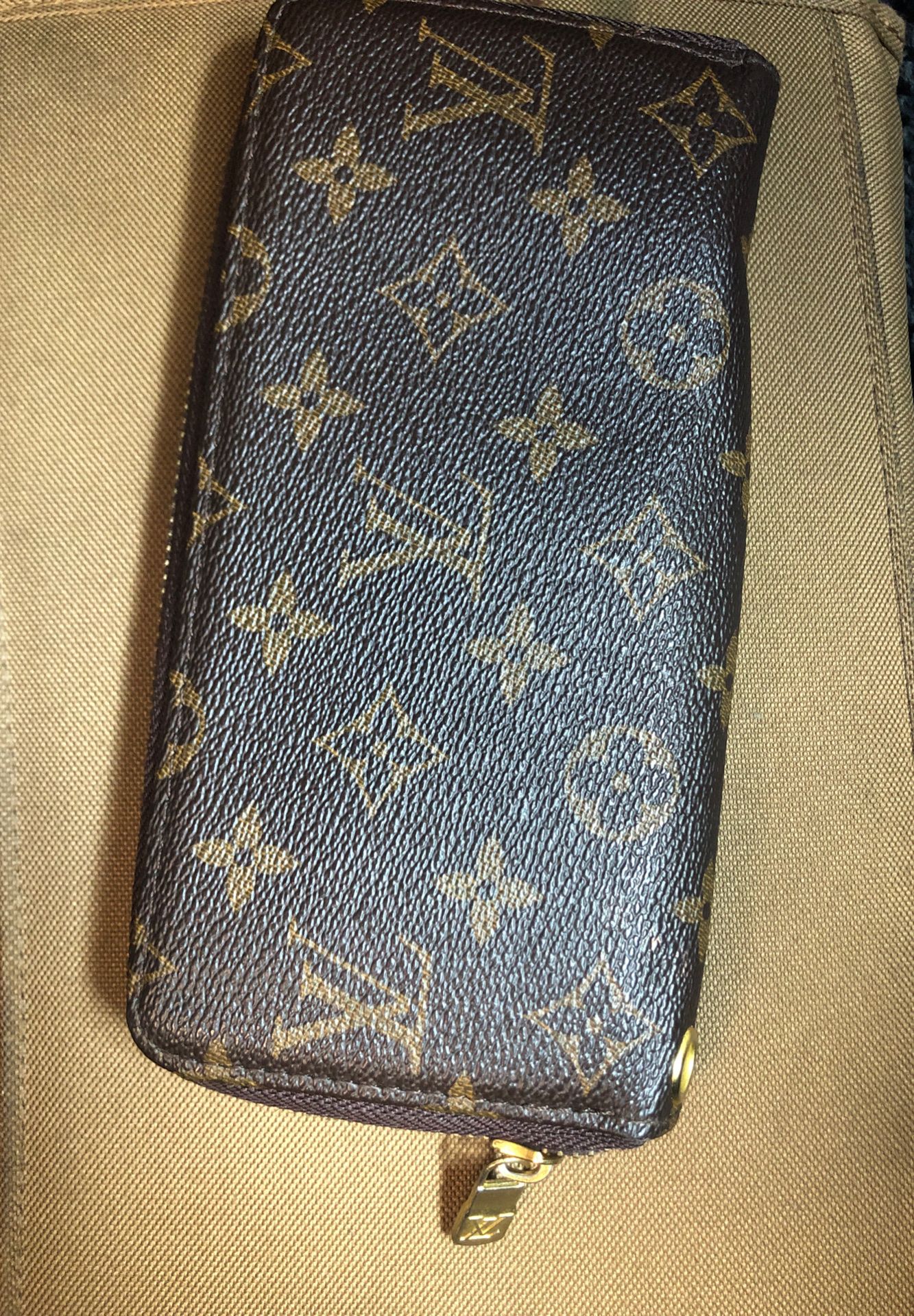 Louis Vuttion women’s wallet