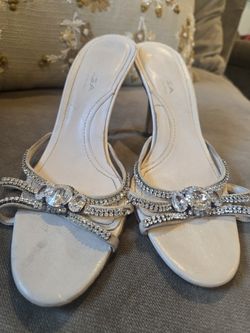 Via SPIGA Heels Size 8