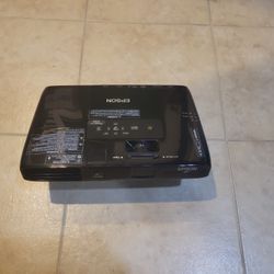 Epson PowerLite 1751 XGA 3LCD Projector