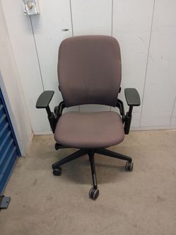 Steelcase $ 320