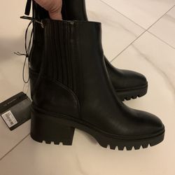 Womens’ Boots Size:8