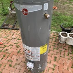 Natural gas water heater