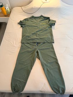 FIGS Olive Green Scrub Set – V-Neck Top & Jogger Pant