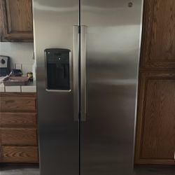 GE Refrigerator (Great condition) 