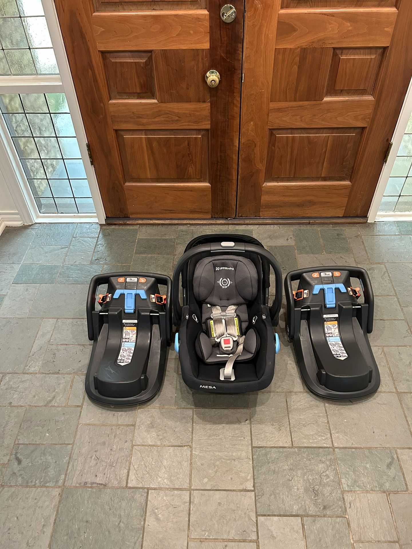 Uppa Baby Mesa V2 Car Seat And 2 Bases for Sale in Dallas, TX OfferUp