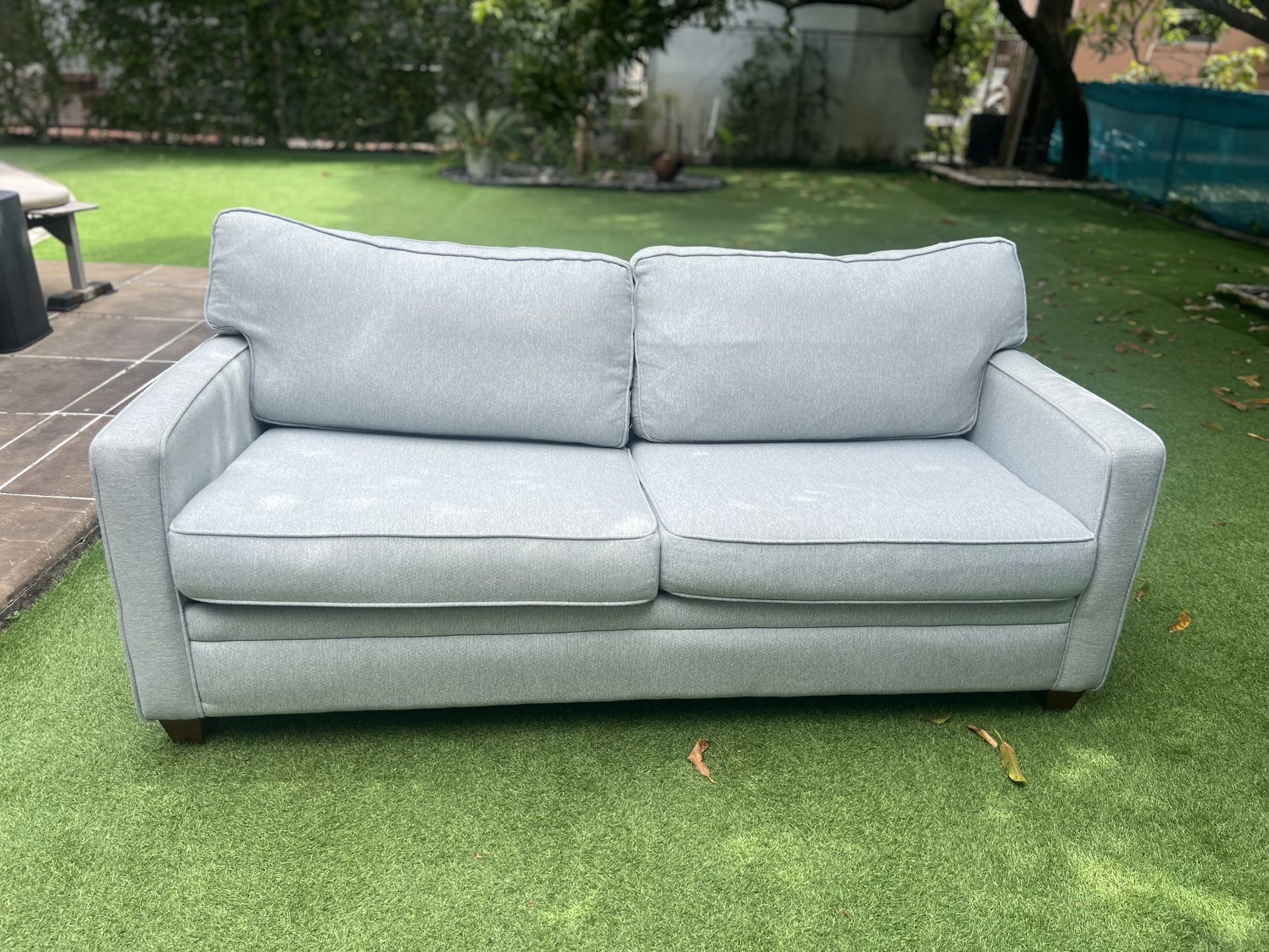 Mint Sofa Sleeper Bed - Like New/Sofá Cama Impecable - Como Nuevo