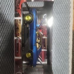 1/24 Scale M2 Chase Diecast 1969 Camaro Z/28 With Gold Wheels