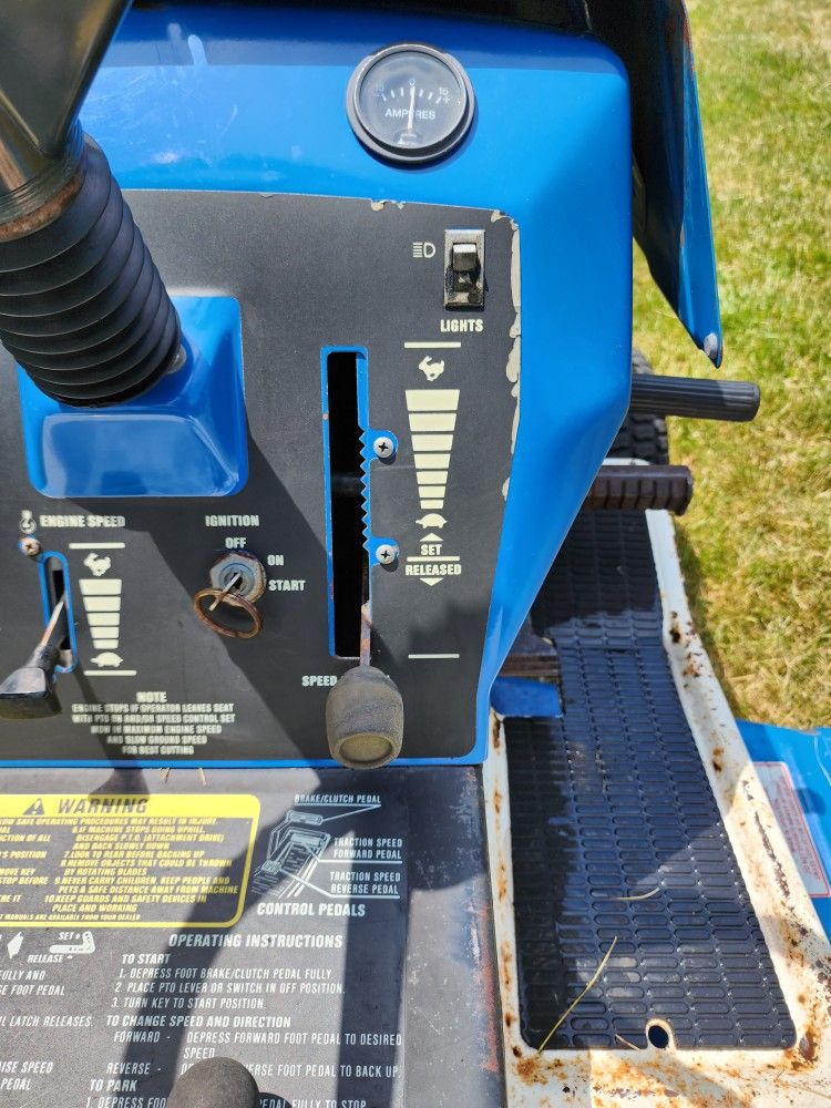 Ford YT 16H Lawn Tractor w/ 42" deck for Sale in Elgin, IL OfferUp