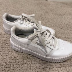 Unisex Kids Puma Shoes • Size 4  