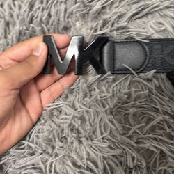 Michael Kors belt read descriptions
