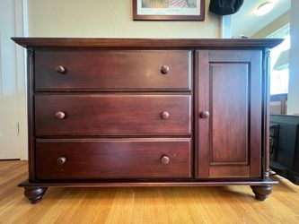 Dresser