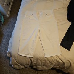 Gloria Vanderbilt White Capri Pants