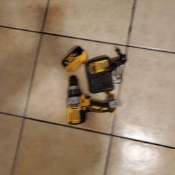 DEWALT HAMER DRILL DCD 996 CORDLESS 