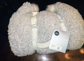Plush Throw 50x60 $15- pick up Ray and Higley