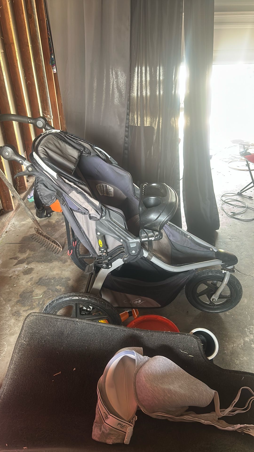 bob stroller black