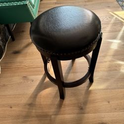 24” Hamilton Swivel Stool 
