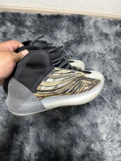 Yezzy QNTMS size 8mens 