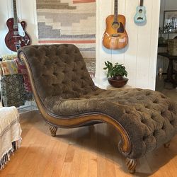 Gorgeous Dinah Cheshire chaise Lounge Sofa Chair