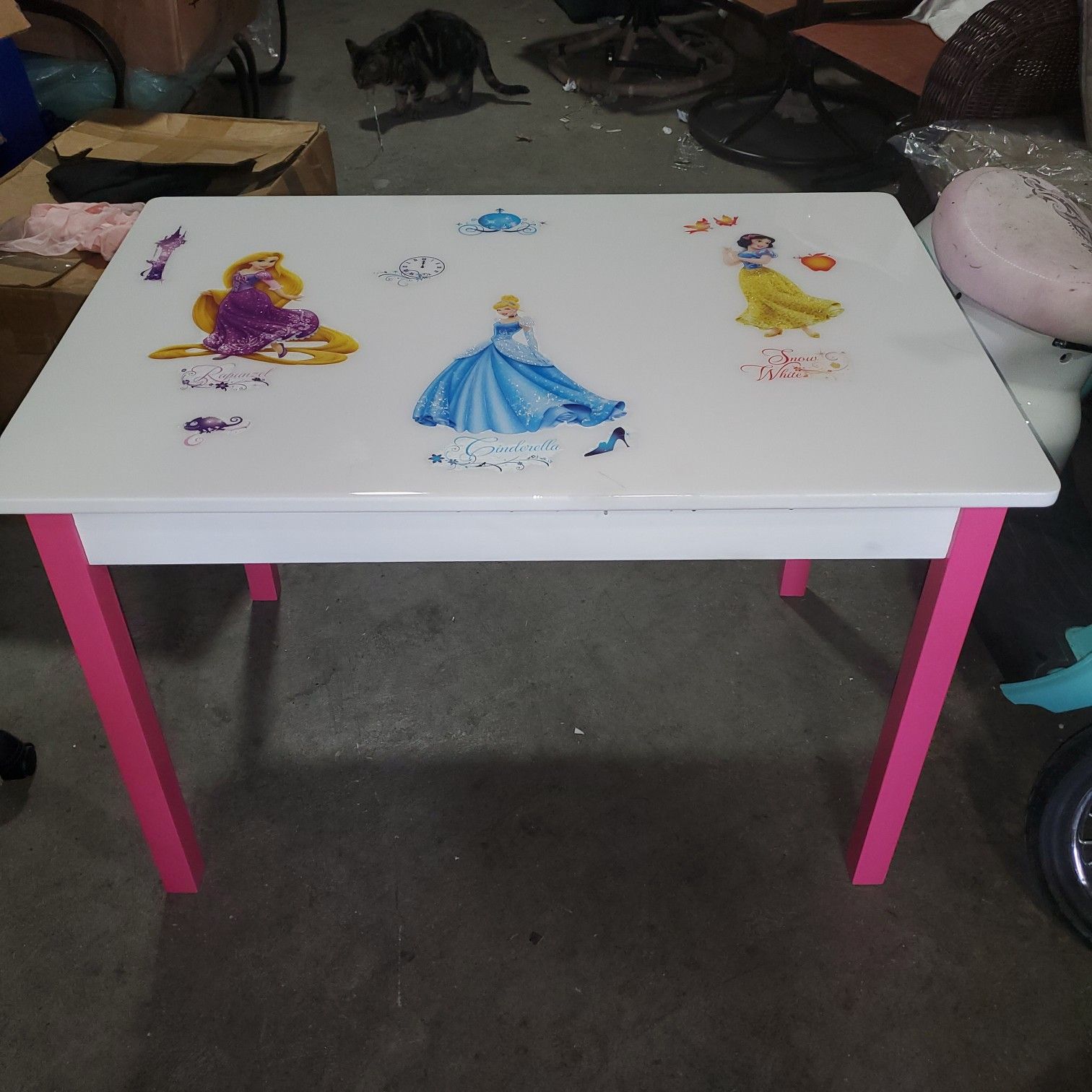 Kids princess table no chairs