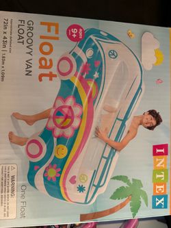 VW inspired van pool float