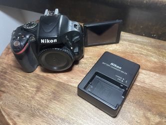 Nikon D5100 DSLR Camera Body + Battery + Charger