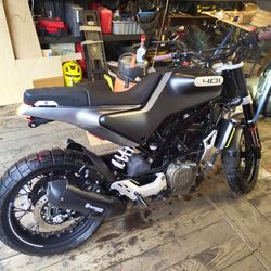 Husqvarna Svartpilen 401