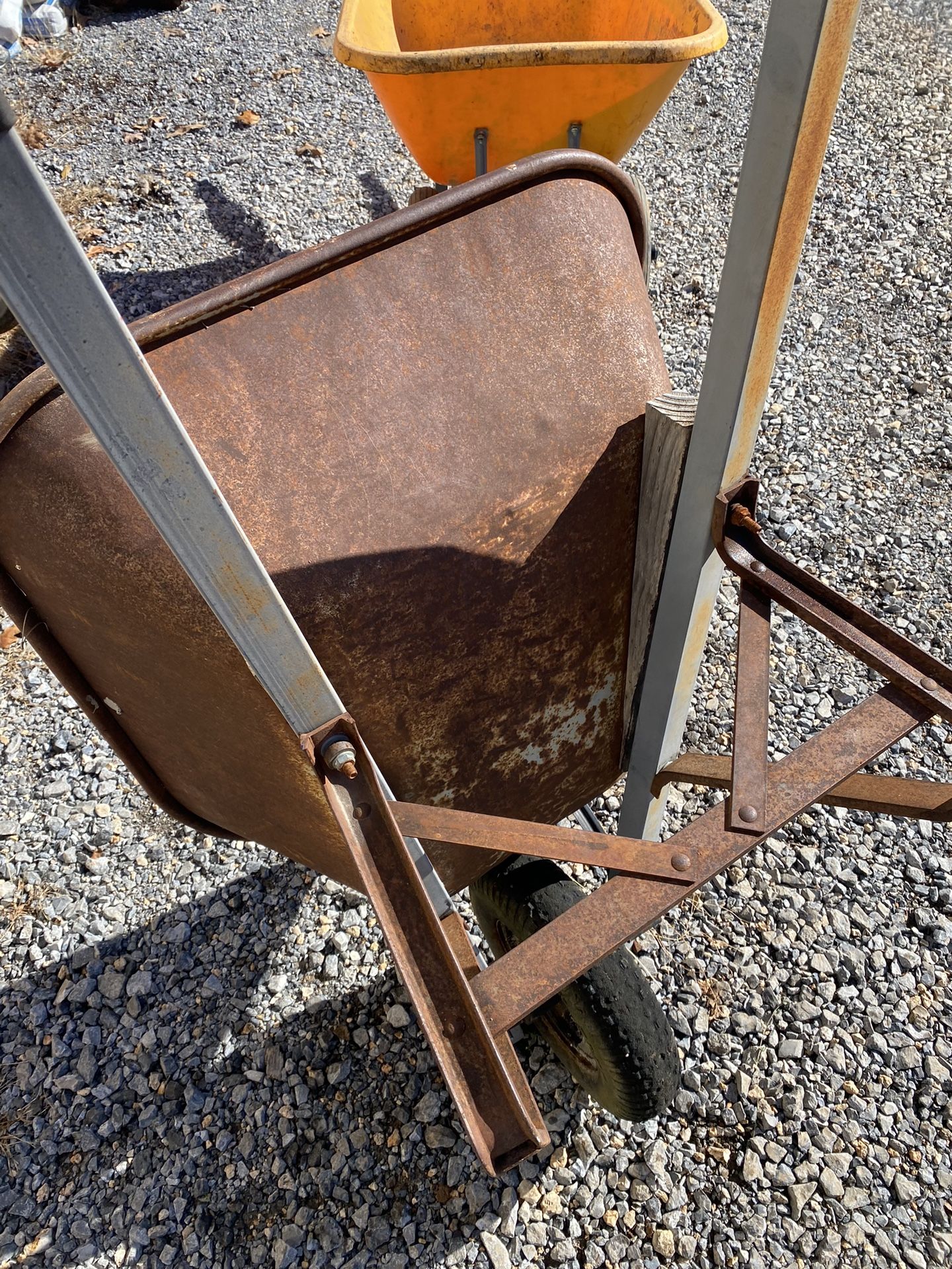 Single Wheel Wheelbarrow