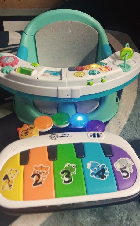 Toddlers Chair & Learning Piano