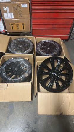 18” Hyundai Rims gloss black ,, firm price,,,,