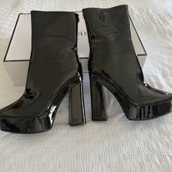 BEAUTIFUL BLACK GUESS BOOTS 