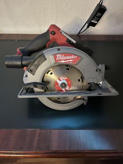 Milwaukee Saw 150$ No Batt