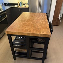 VADHOLMA Kitchen Island + bar stools mint condition