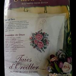 Dimensions Pillowcases Cross Stitch Kit 72759 Taies D'Oreiller Stamped