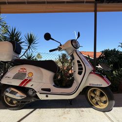 2022 Vespa GTS Super 300 HPE Racing Sixties