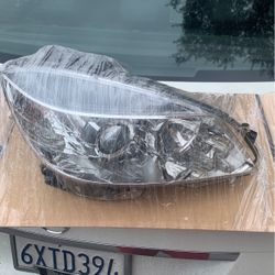 09 Mercedes C300 Right Headlight