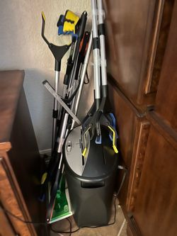 Paper shredder & garbage cans
