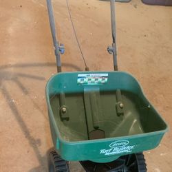 Yard Feed Spreader