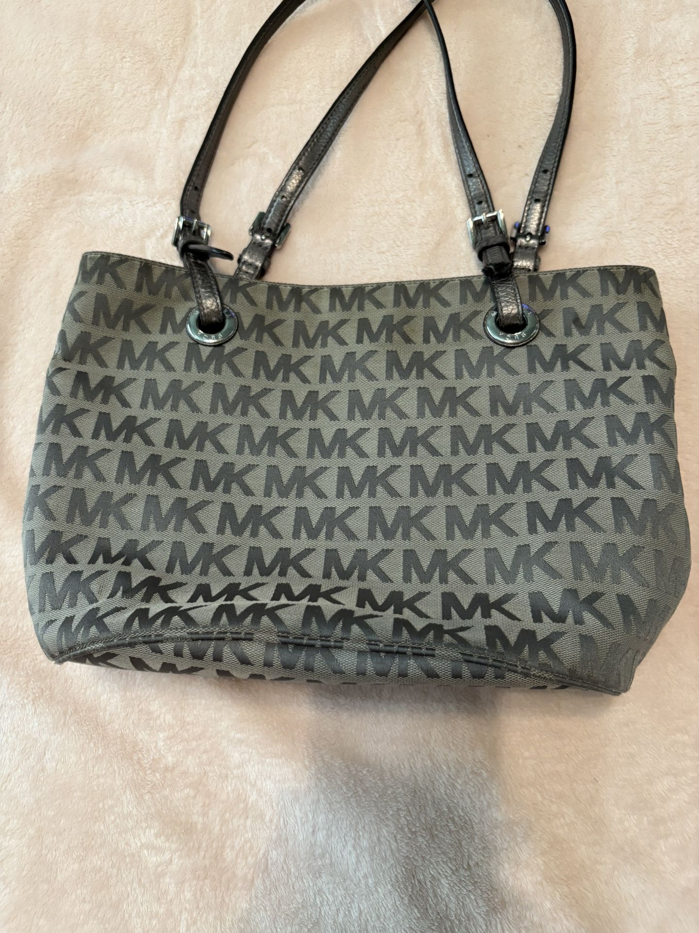 Authentic Michael Kors Purse. $20.00