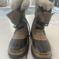 SOREL Ladies Size 6 Snow Boots 