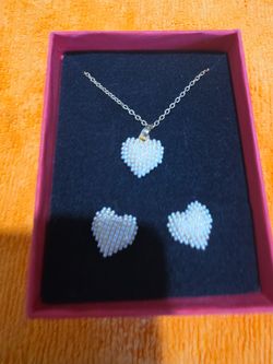 Juego de collar y aretes