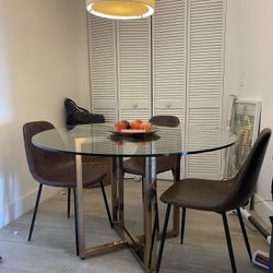 West Elm Round Table With 4 West Elm Chairs 