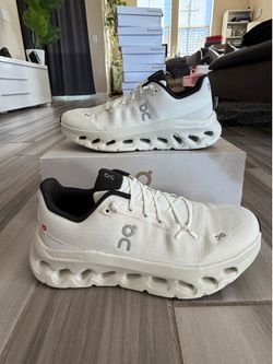 ON Women's Cloud Cloudtilt Running Shoes - Pearl/Ice Zendaya - Size 9.5