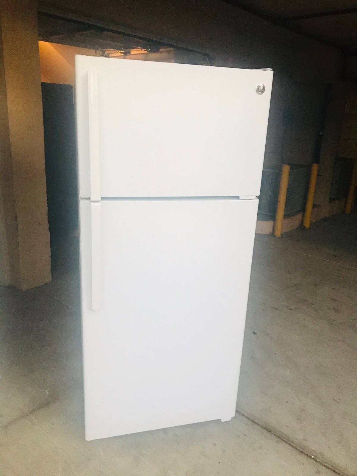 $250 GE white 18 cubic fridge 2018 Model includes delivering the San Fernando Valley a warranty and installation
