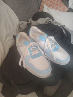 Size 8.5 women's sneakers