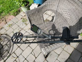 Minelab Equinox 600 Metal Detector
