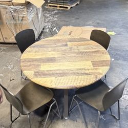 Round dining table with its chairs